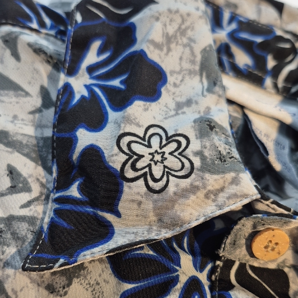 Men's Floral Button-Down Shirt in Black and Blue - Picture 11 of 11